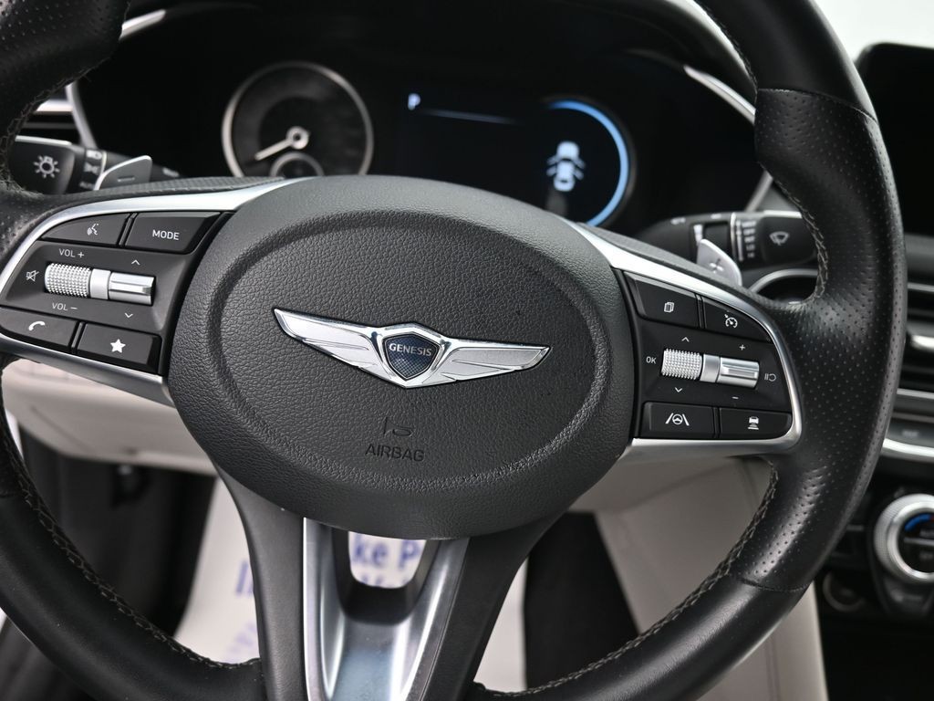 Genesis G70 Vehicle Full-screen Gallery Image 13