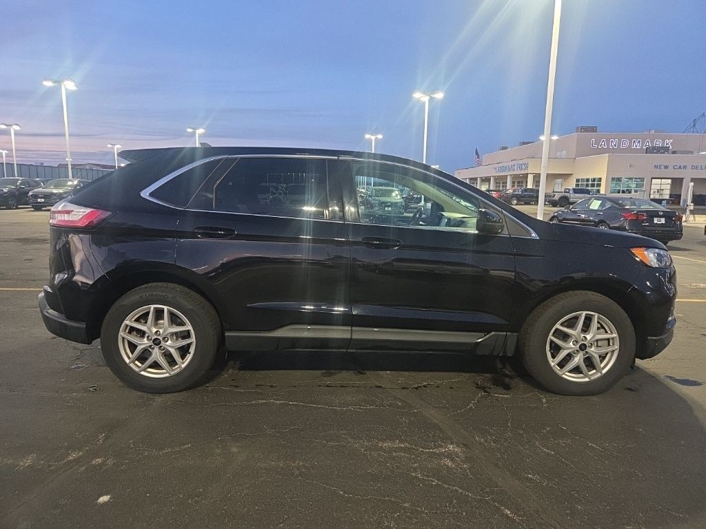 Ford Edge Vehicle Full-screen Gallery Image 7