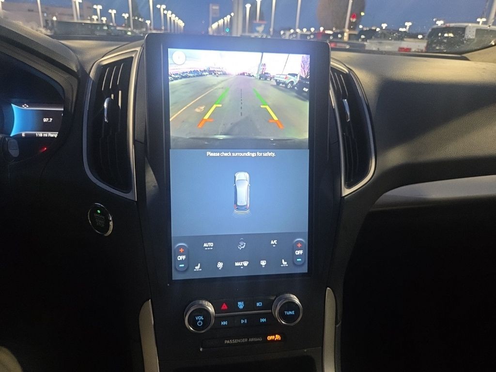 Ford Edge Vehicle Full-screen Gallery Image 13