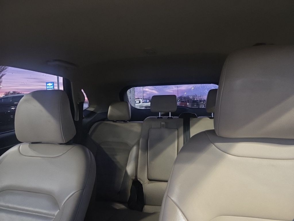 Ford Edge Vehicle Full-screen Gallery Image 15