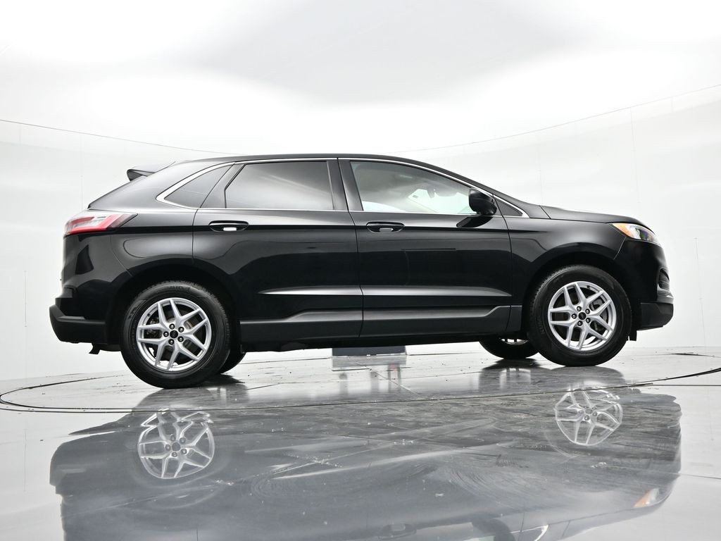 Ford Edge Vehicle Full-screen Gallery Image 24