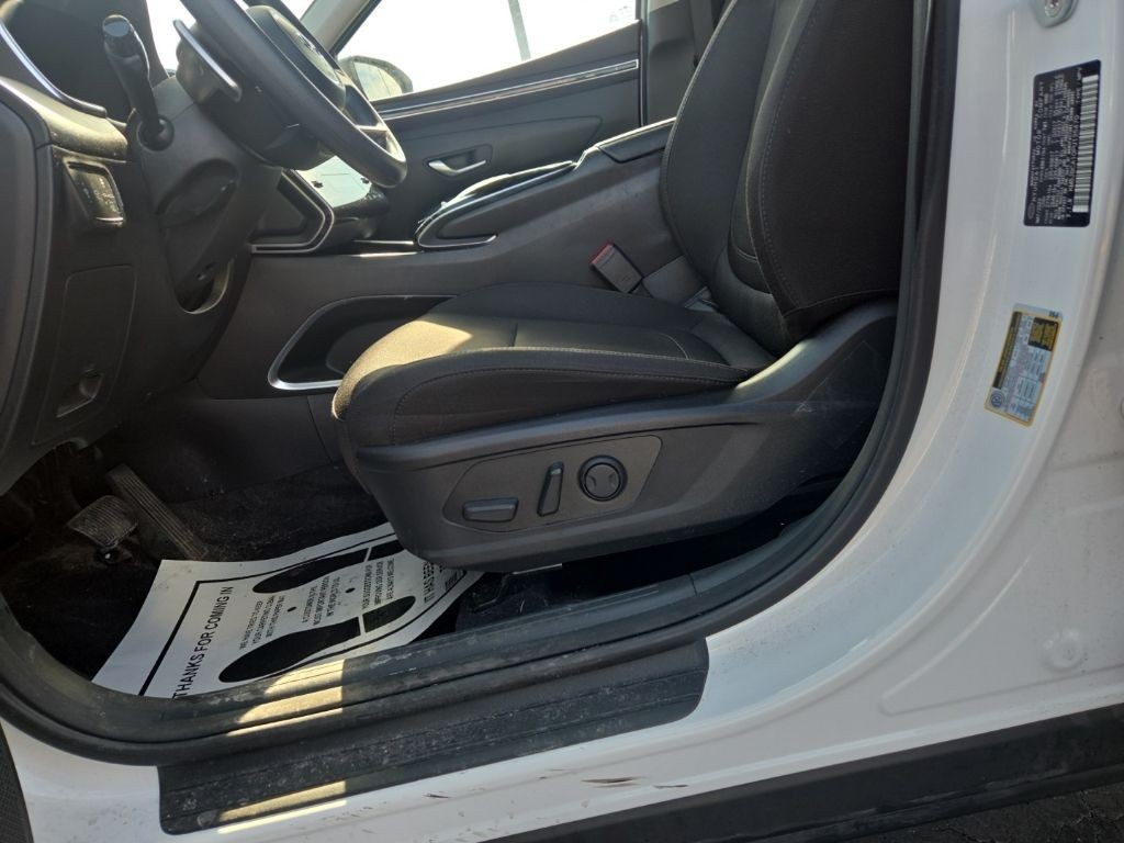 Hyundai Tucson Hybrid Vehicle Full-screen Gallery Image 2