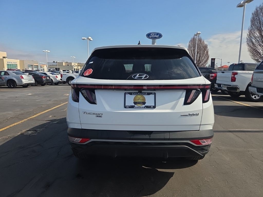 Hyundai Tucson Hybrid Vehicle Full-screen Gallery Image 5