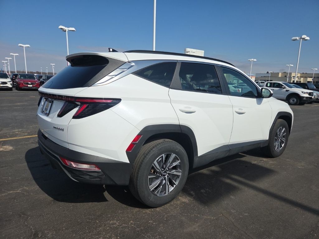 Hyundai Tucson Hybrid Vehicle Full-screen Gallery Image 7