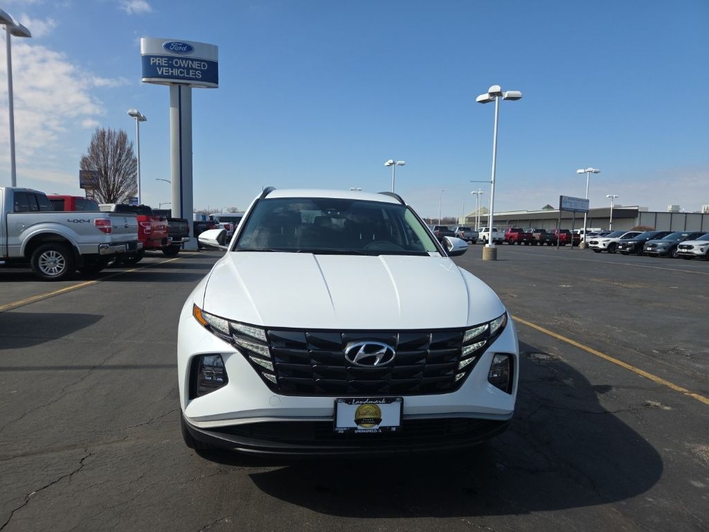 Hyundai Tucson Hybrid Vehicle Full-screen Gallery Image 9