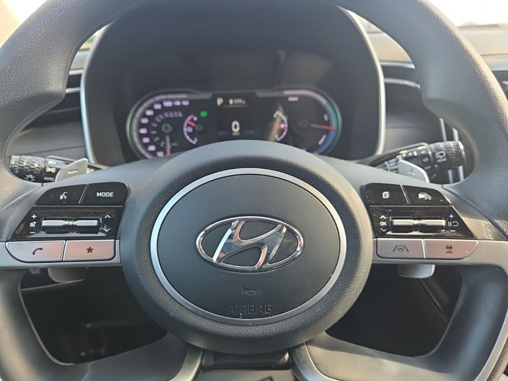 Hyundai Tucson Hybrid Vehicle Full-screen Gallery Image 12