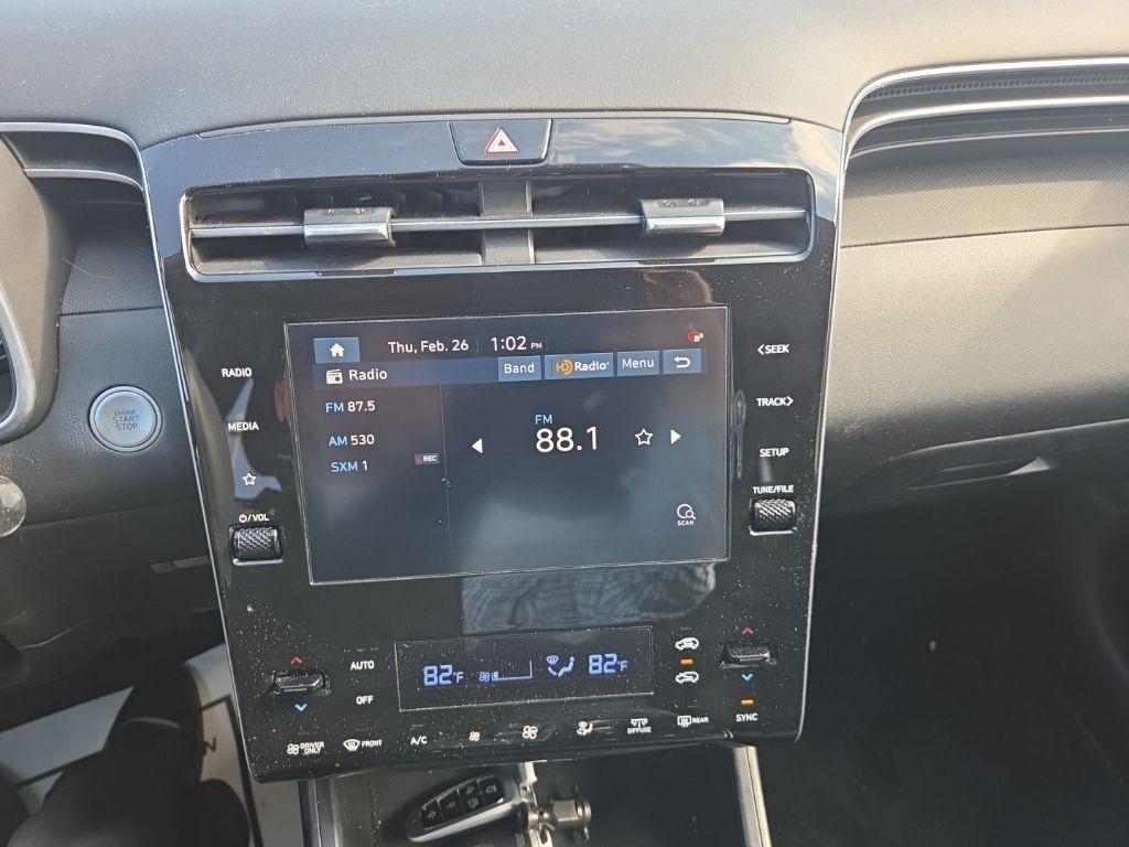 Hyundai Tucson Hybrid Vehicle Full-screen Gallery Image 13