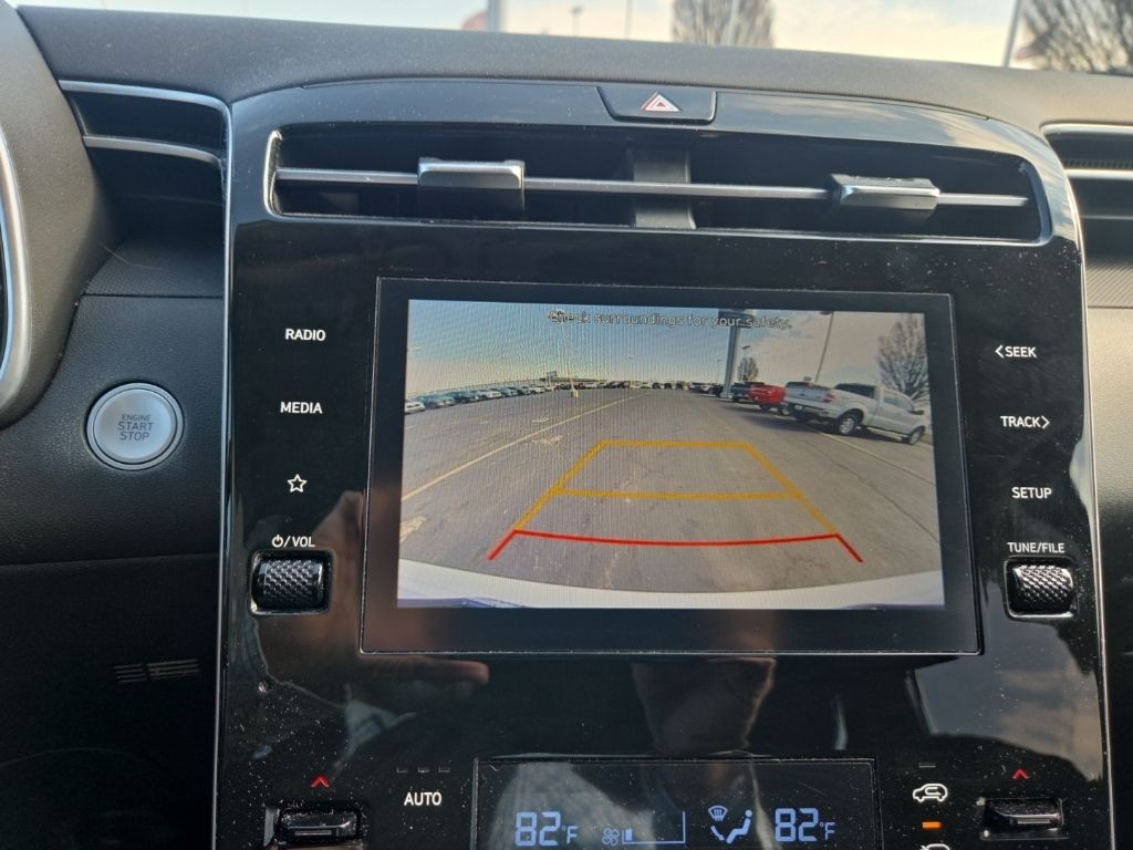 Hyundai Tucson Hybrid Vehicle Full-screen Gallery Image 15