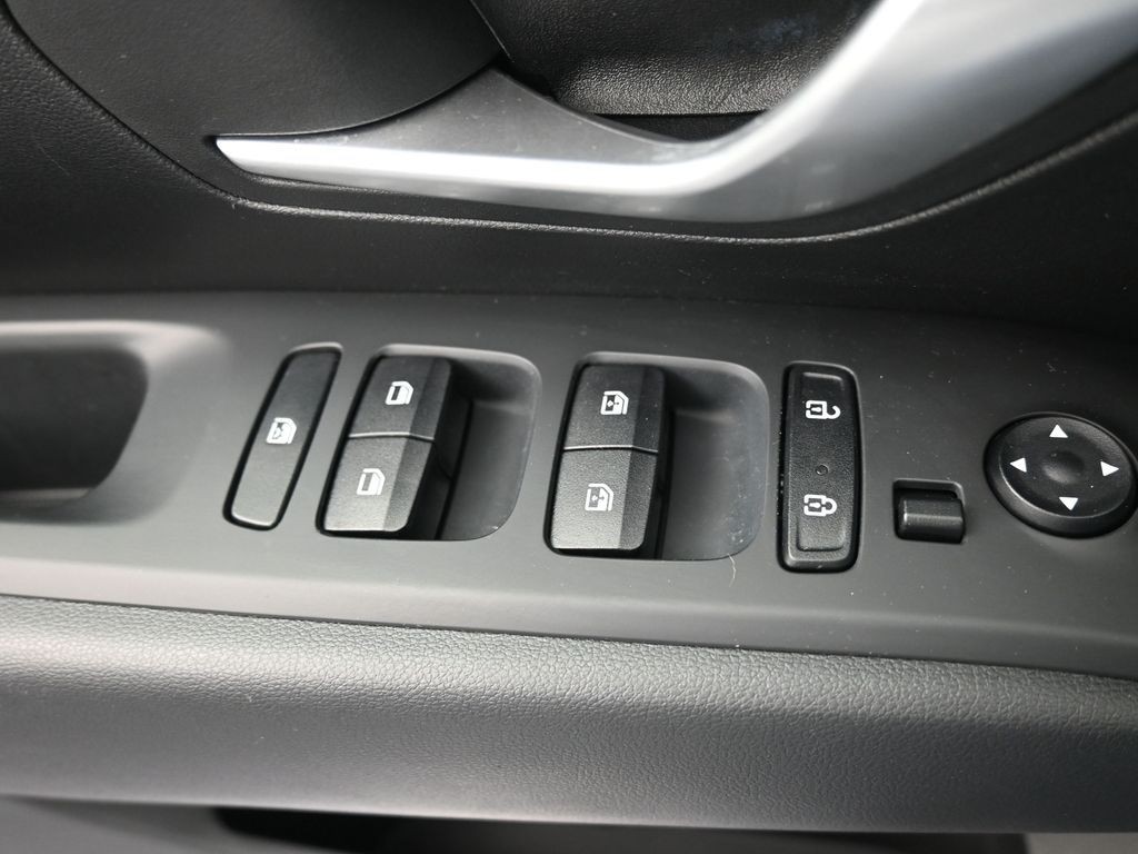 Hyundai Tucson Hybrid Vehicle Full-screen Gallery Image 19