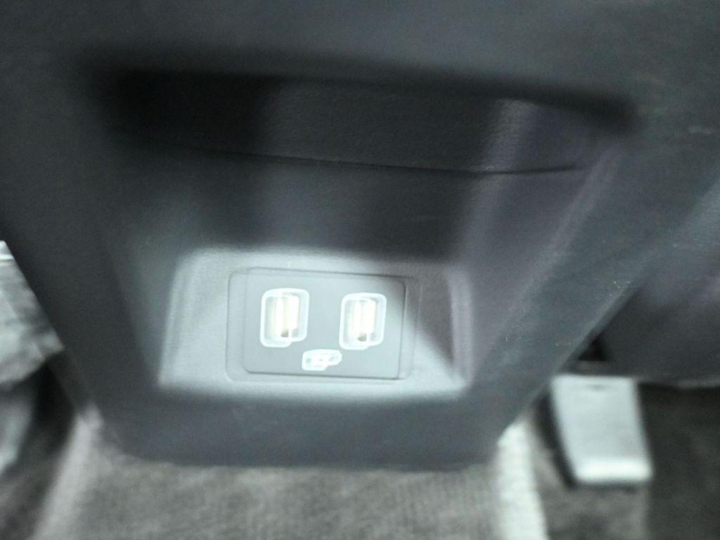 Hyundai Tucson Hybrid Vehicle Full-screen Gallery Image 20