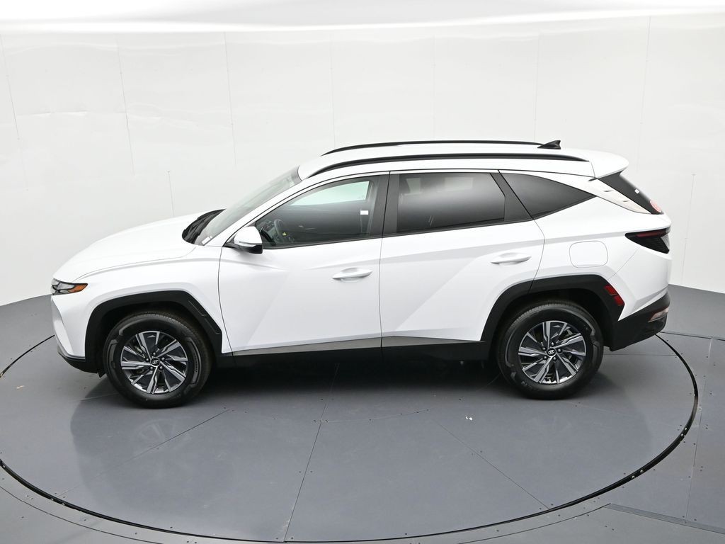 Hyundai Tucson Hybrid Vehicle Full-screen Gallery Image 24