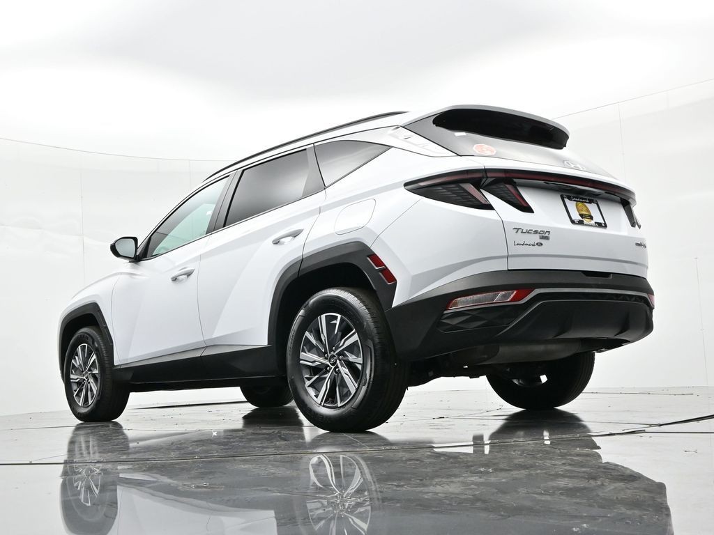 Hyundai Tucson Hybrid Vehicle Full-screen Gallery Image 25