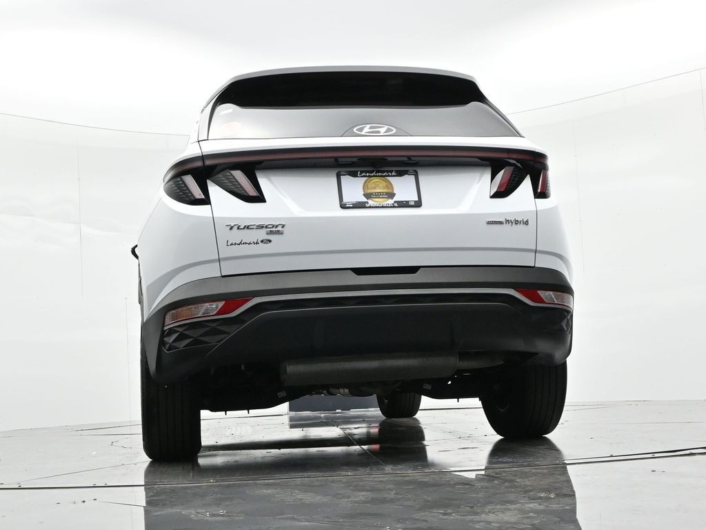 Hyundai Tucson Hybrid Vehicle Full-screen Gallery Image 26