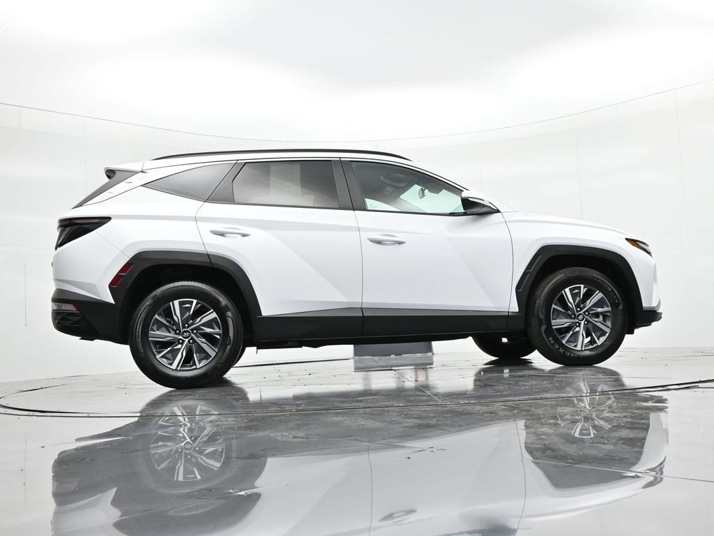 Hyundai Tucson Hybrid Vehicle Full-screen Gallery Image 28