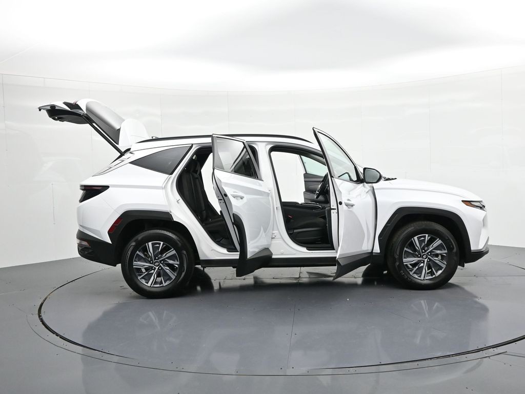 Hyundai Tucson Hybrid Vehicle Full-screen Gallery Image 29