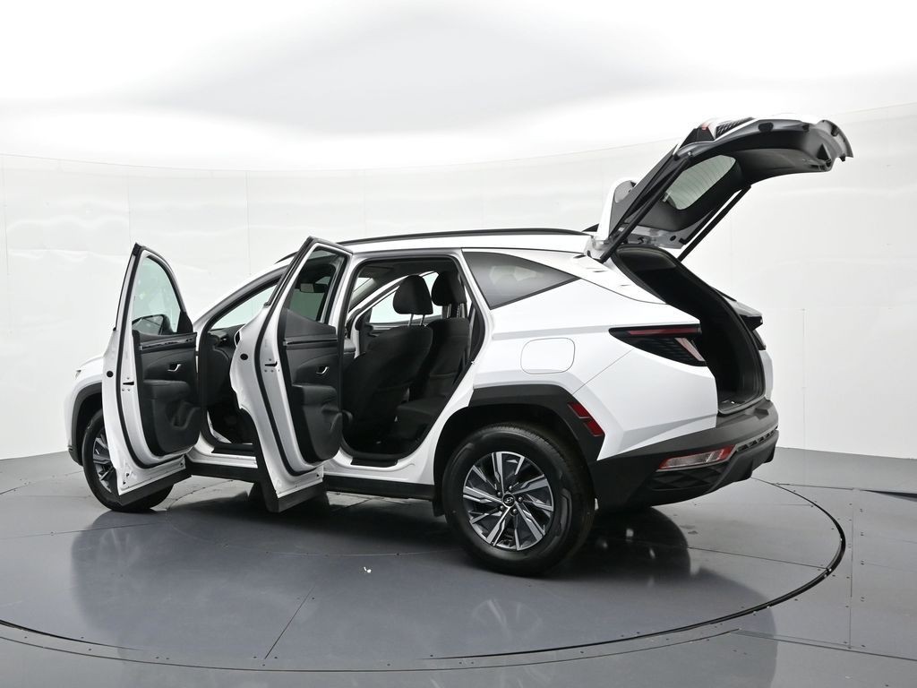 Hyundai Tucson Hybrid Vehicle Full-screen Gallery Image 30