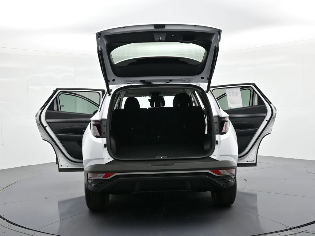 Hyundai Tucson Hybrid Vehicle Full-screen Gallery Image 32
