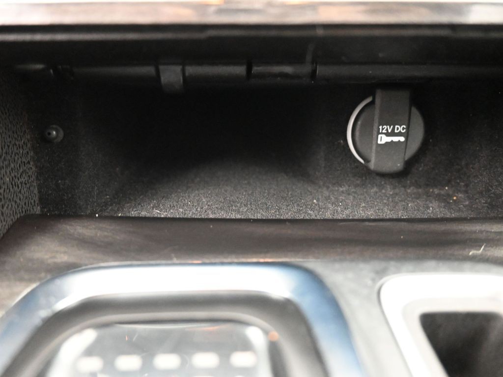 Chrysler 300 Vehicle Full-screen Gallery Image 15