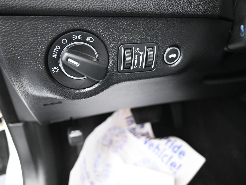 Chrysler 300 Vehicle Full-screen Gallery Image 17