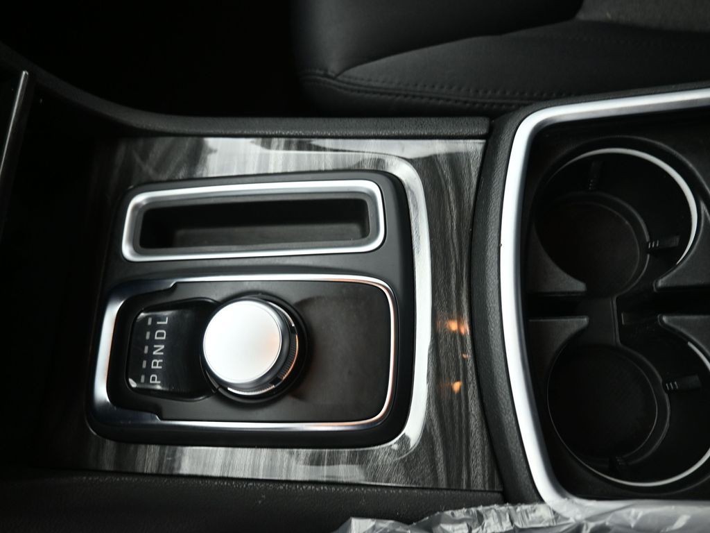 Chrysler 300 Vehicle Full-screen Gallery Image 19