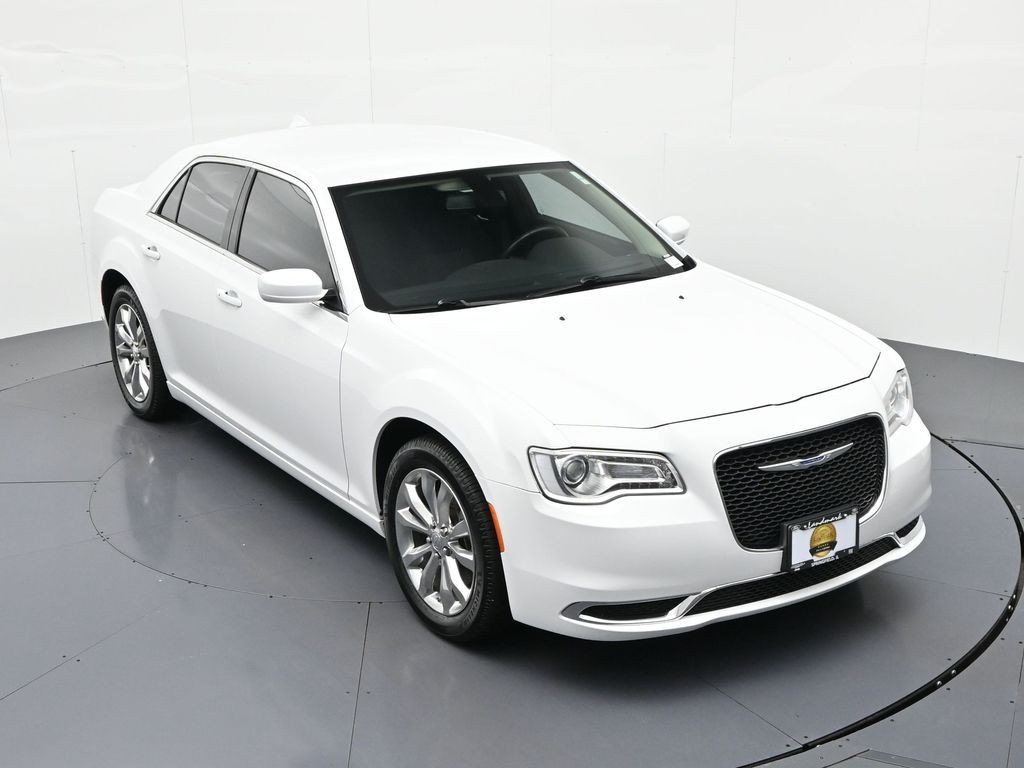 Chrysler 300 Vehicle Full-screen Gallery Image 20