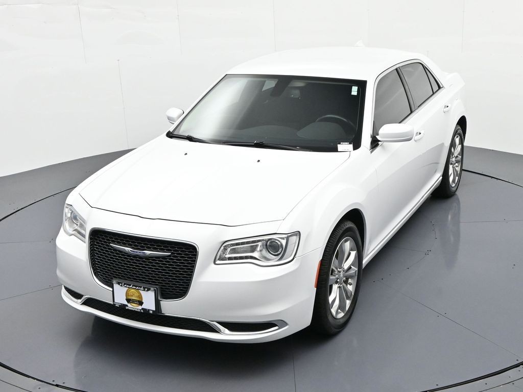Chrysler 300 Vehicle Full-screen Gallery Image 22
