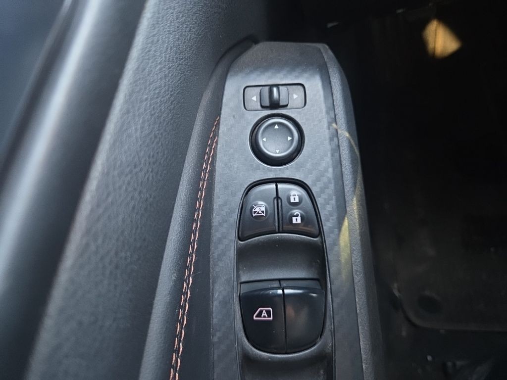 Nissan Altima Vehicle Full-screen Gallery Image 9