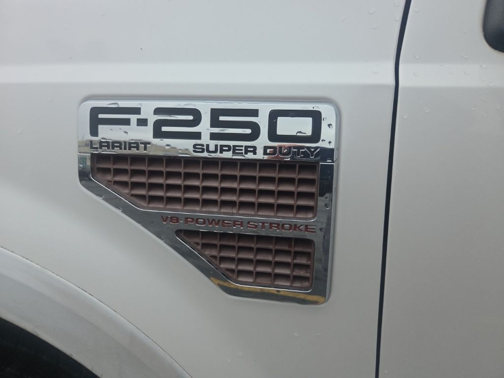 Ford Super Duty F-250 SRW Vehicle Full-screen Gallery Image 4