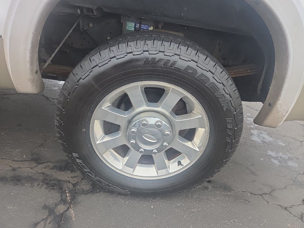 Ford Super Duty F-250 SRW Vehicle Full-screen Gallery Image 5