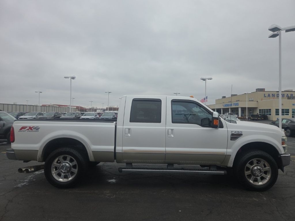 Ford Super Duty F-250 SRW Vehicle Full-screen Gallery Image 9