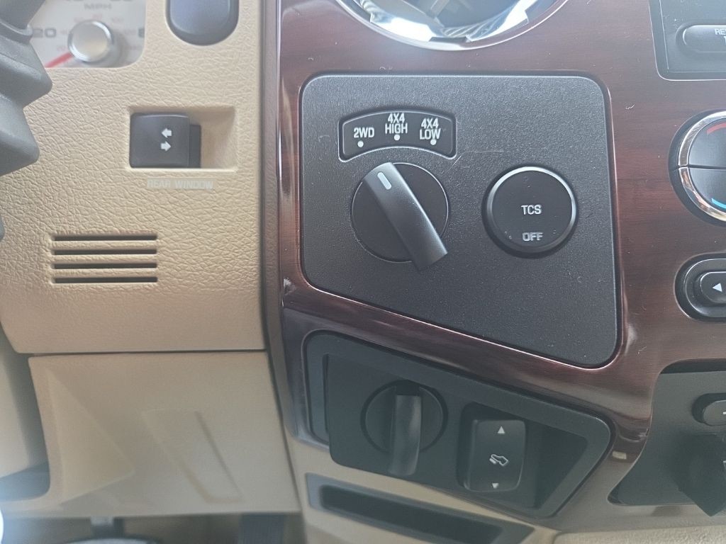 Ford Super Duty F-250 SRW Vehicle Full-screen Gallery Image 14