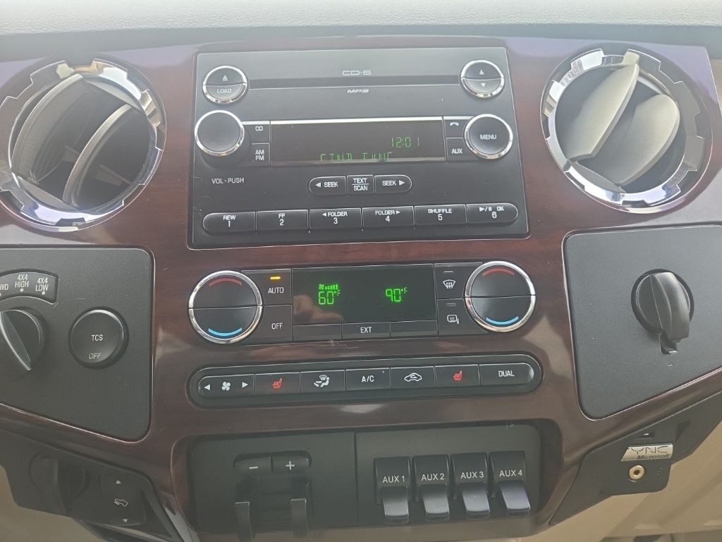 Ford Super Duty F-250 SRW Vehicle Full-screen Gallery Image 15