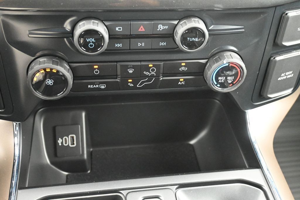 Ford F-150 Vehicle Full-screen Gallery Image 13