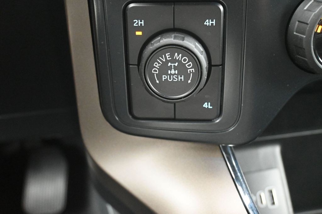 Ford F-150 Vehicle Full-screen Gallery Image 14