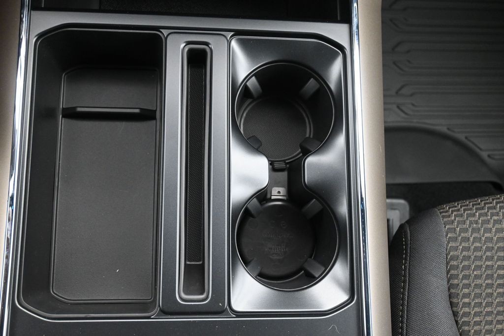Ford F-150 Vehicle Full-screen Gallery Image 15