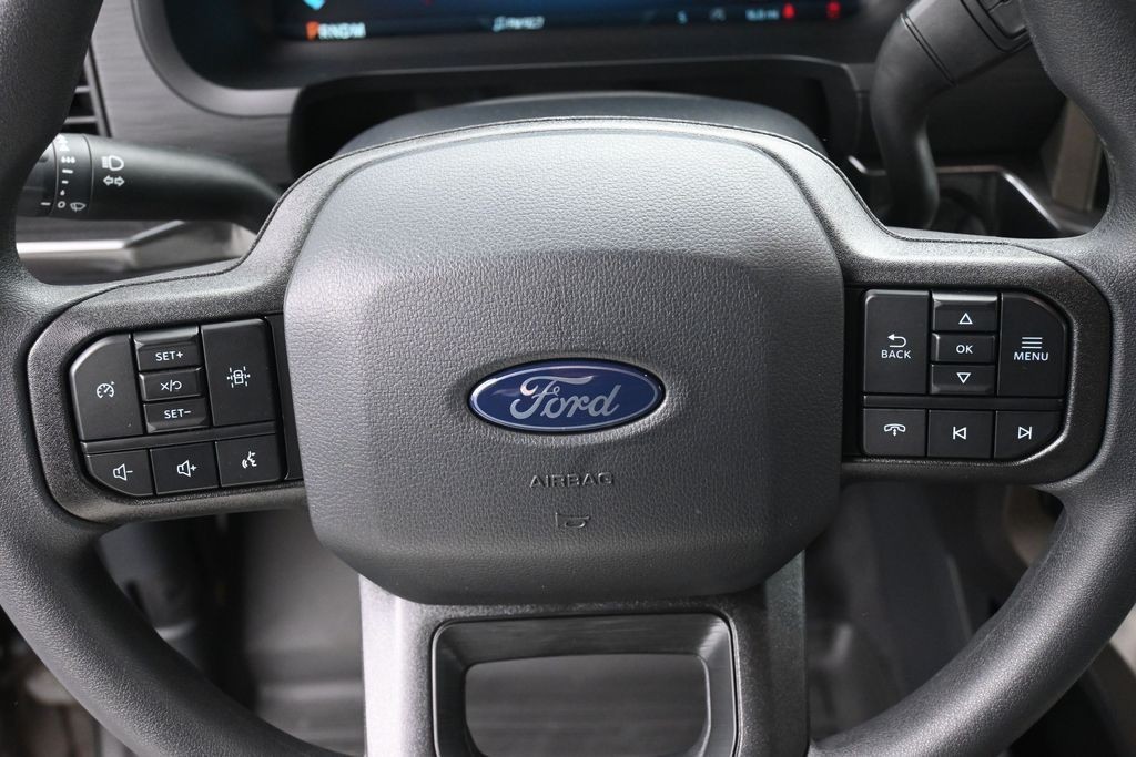 Ford F-150 Vehicle Full-screen Gallery Image 17