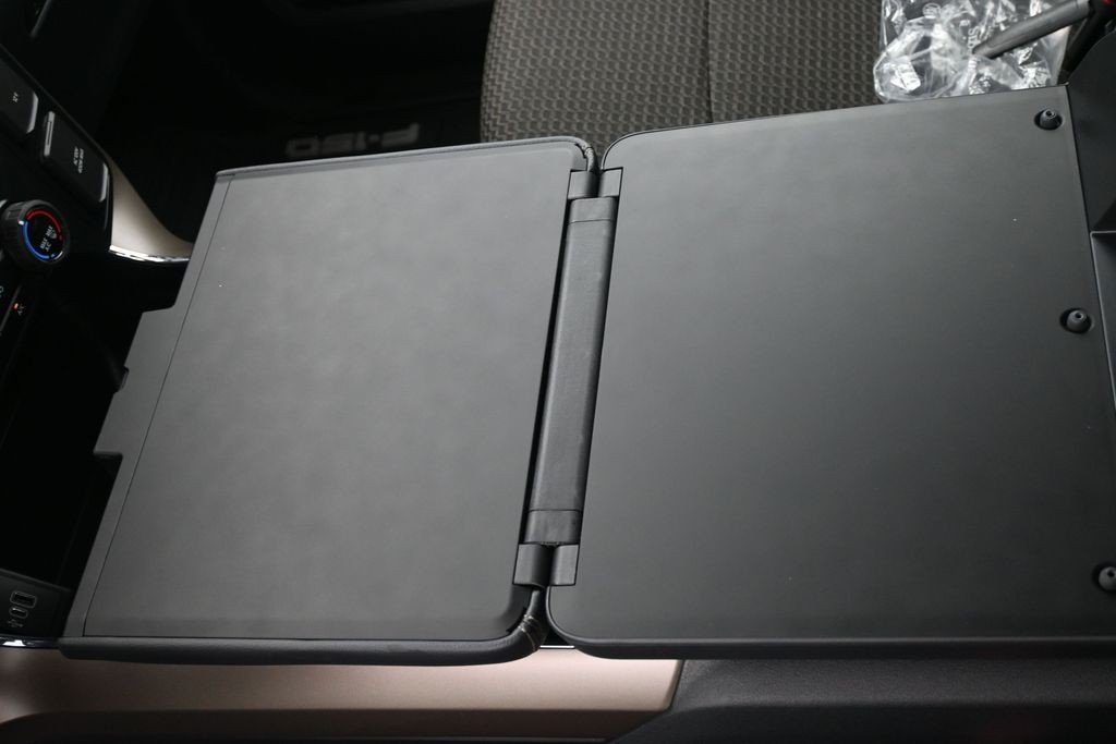 Ford F-150 Vehicle Full-screen Gallery Image 22