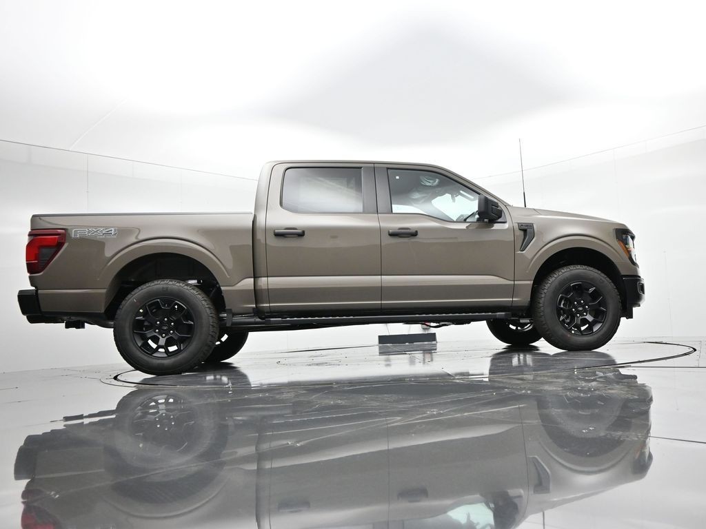 Ford F-150 Vehicle Full-screen Gallery Image 31