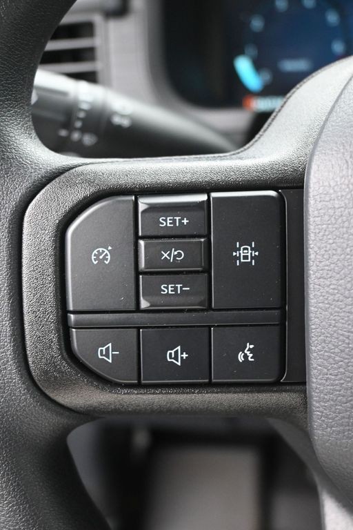 Ford F-150 Vehicle Full-screen Gallery Image 19