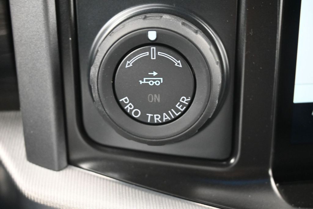 Ford F-150 Vehicle Full-screen Gallery Image 14