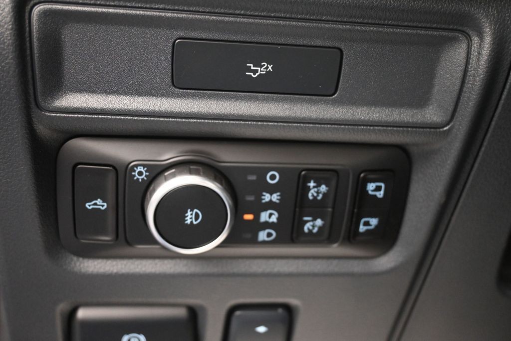 Ford F-150 Vehicle Full-screen Gallery Image 22