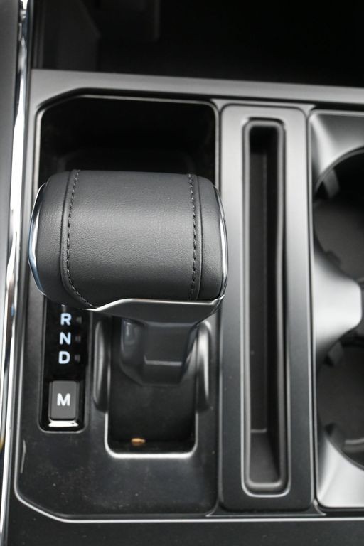 Ford F-150 Vehicle Full-screen Gallery Image 16
