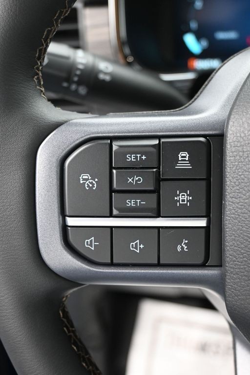 Ford F-150 Vehicle Full-screen Gallery Image 21