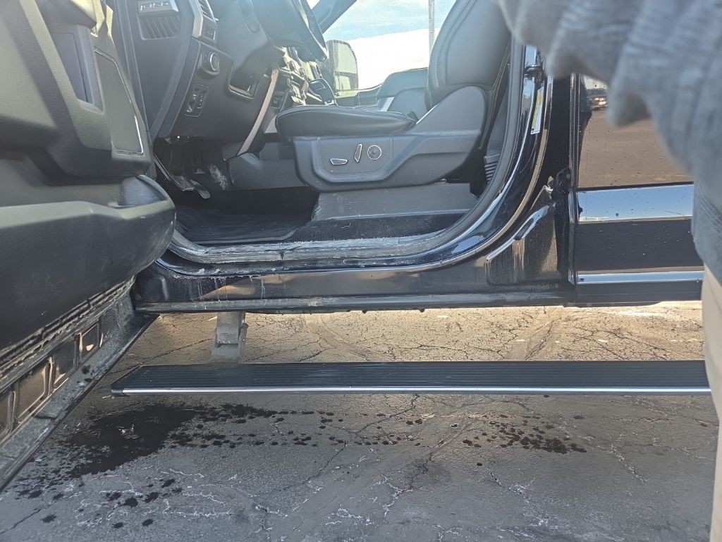 Ford F-150 Vehicle Full-screen Gallery Image 2