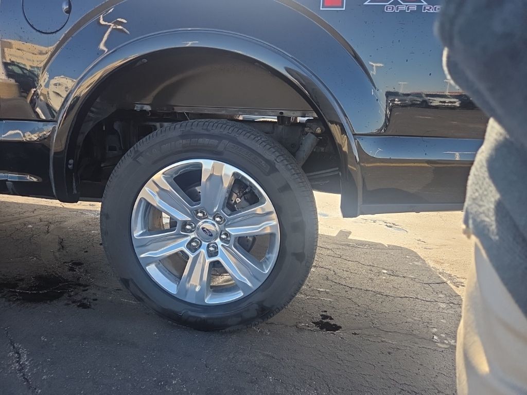 Ford F-150 Vehicle Full-screen Gallery Image 5