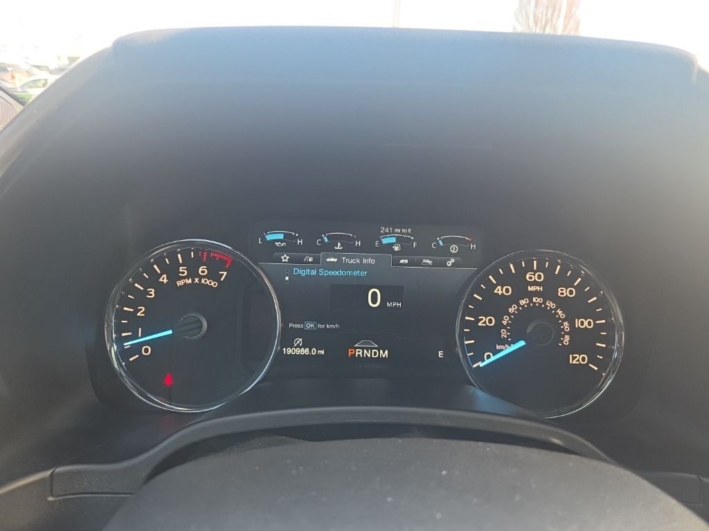 Ford F-150 Vehicle Full-screen Gallery Image 12