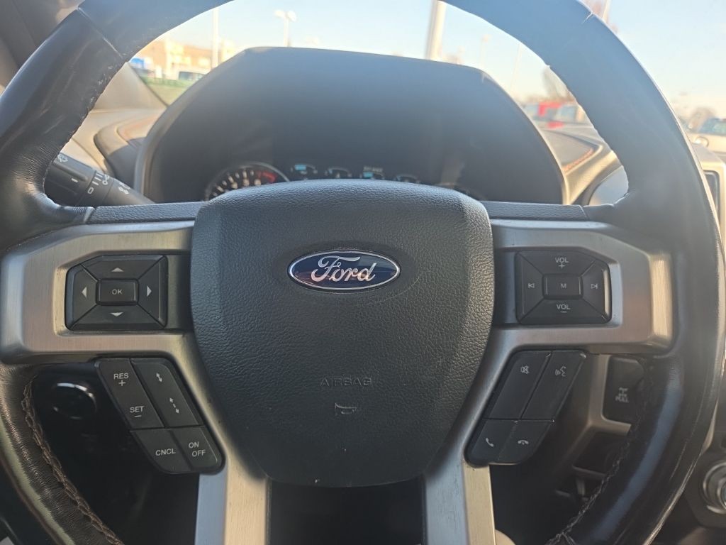 Ford F-150 Vehicle Full-screen Gallery Image 13