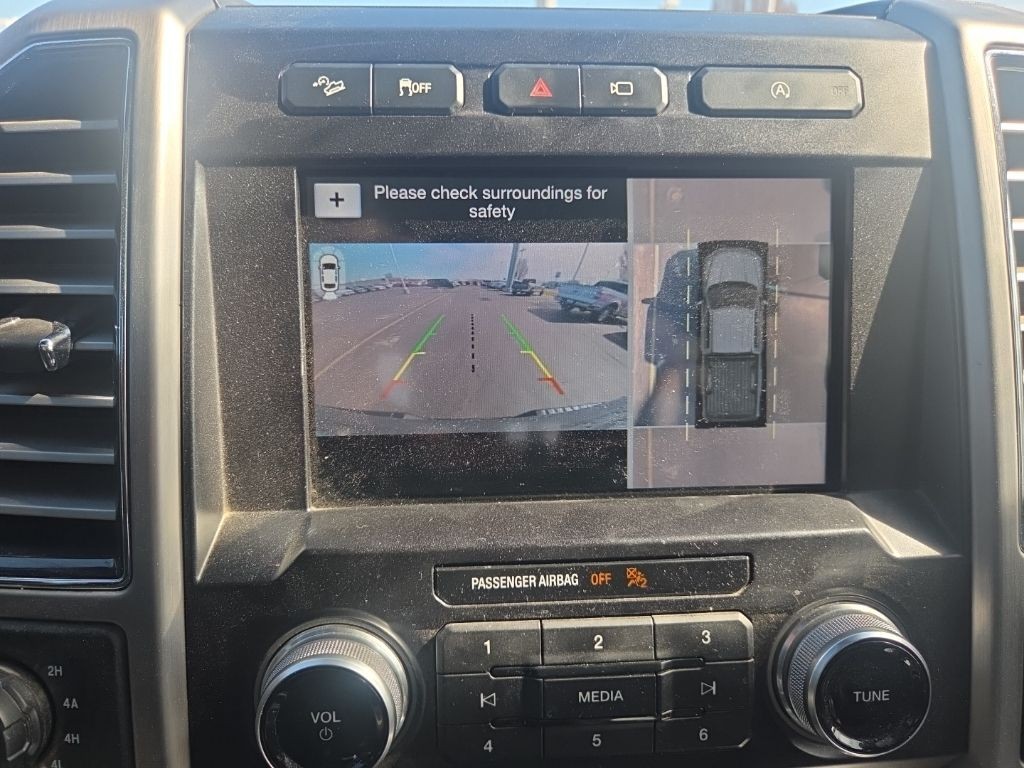 Ford F-150 Vehicle Full-screen Gallery Image 15