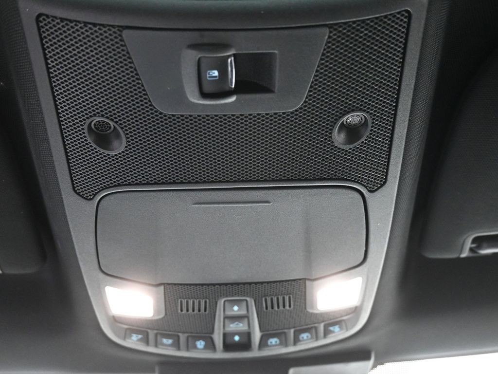 Ford F-150 Vehicle Full-screen Gallery Image 17