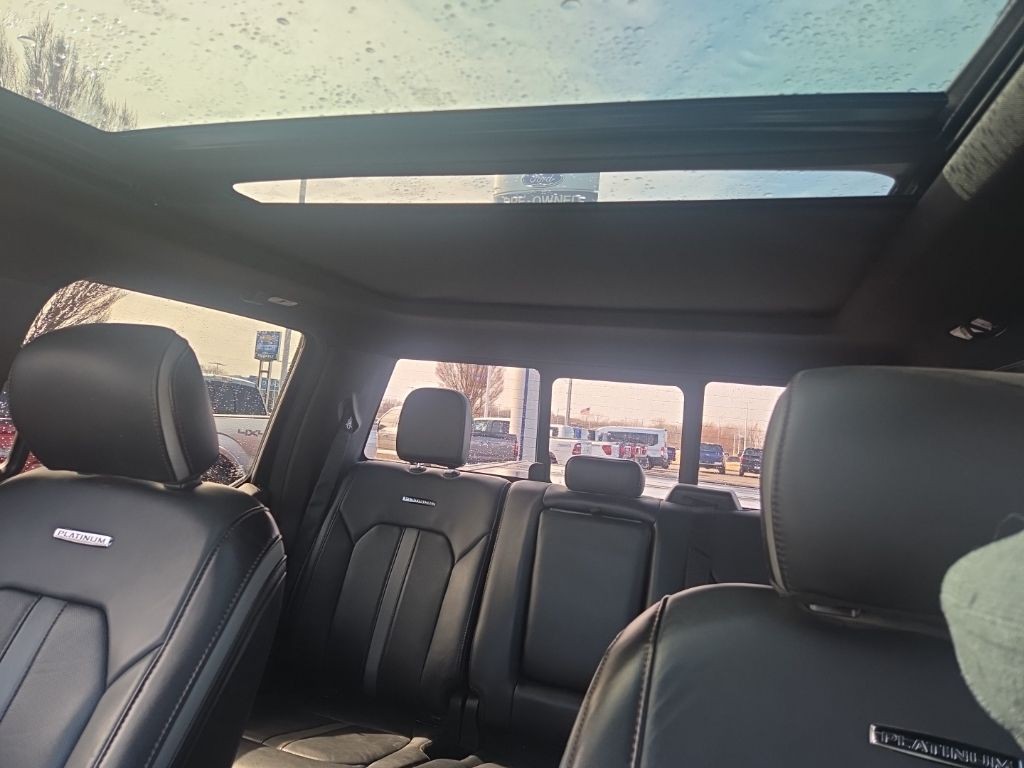 Ford F-150 Vehicle Full-screen Gallery Image 19